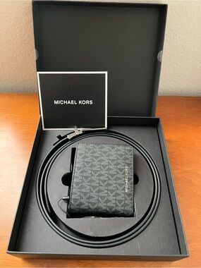 Michael Kors Black Slim Men's Card Wallet with Signature Pattern